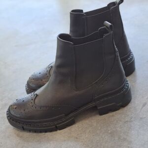 Oxford Black Leather Ankle Boots